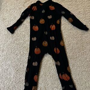 Kyte Baby 6-12 month zippy in pumpkins